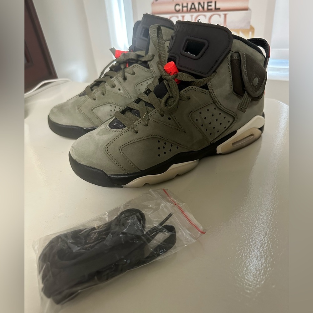 Travis Scott, cactus jack Jordan retro 6 sneakers
